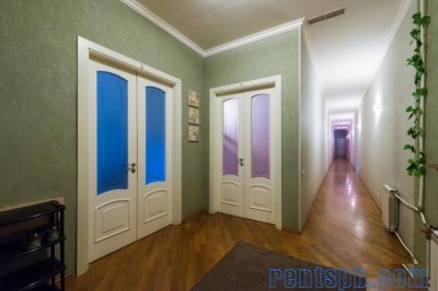 Сдам комнату  посуточно     
Комната 32 м²  в 4-к квартире  на 5 этаже  6-этажного блочного дома