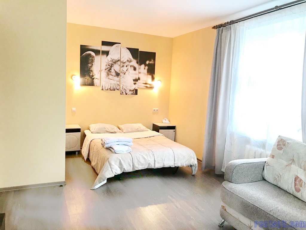 Rentspb Yellow apartment near metro Elizarovskay  for 1-5 person