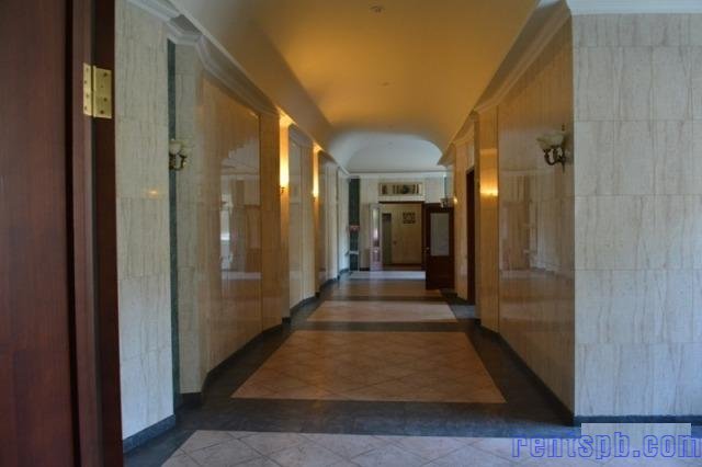 Продам квартиру     
4-к квартира  155 м²  на 4 этаже  12-этажного кирпичного дома