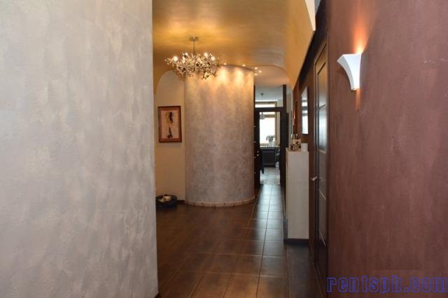 Продам квартиру     
4-к квартира  155 м²  на 4 этаже  12-этажного кирпичного дома