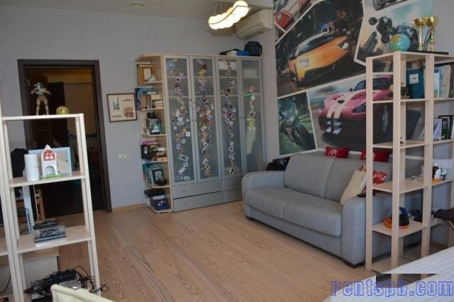 Продам квартиру     
4-к квартира  155 м²  на 4 этаже  12-этажного кирпичного дома