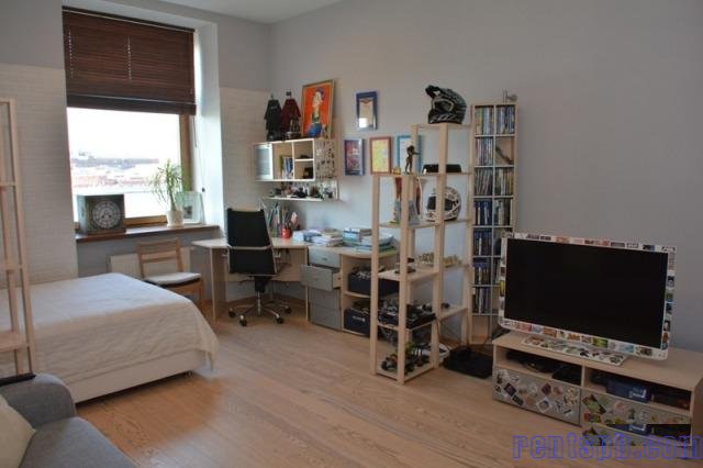 Продам квартиру     
4-к квартира  155 м²  на 4 этаже  12-этажного кирпичного дома