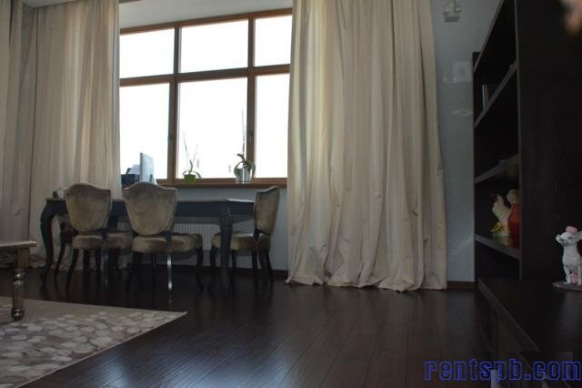 Продам квартиру     
4-к квартира  155 м²  на 4 этаже  12-этажного кирпичного дома