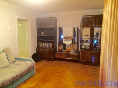 Сдаю посуточно 2 -х ком. квартиру у метро Елизаровская