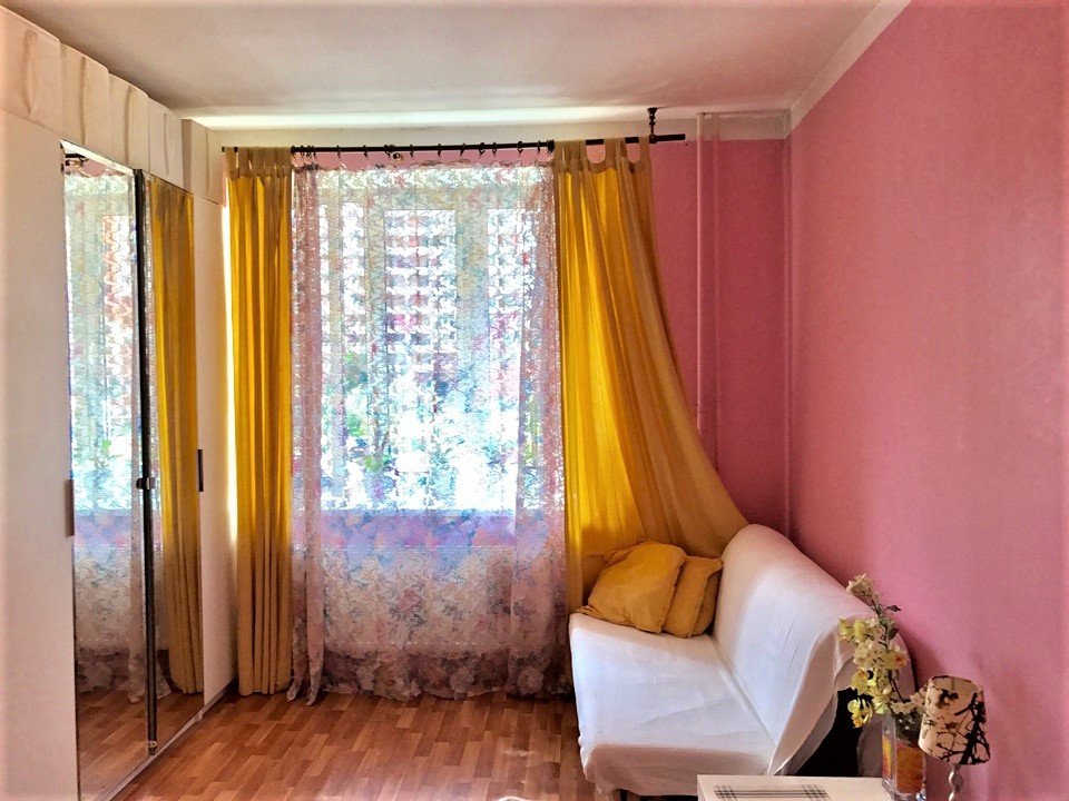 near metro Zvezdnaya  for 1-4 person - 25 -40 dollar/day