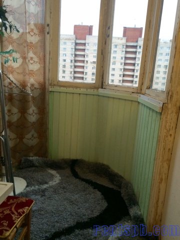 Сдам у метро квартиру на длительный срок