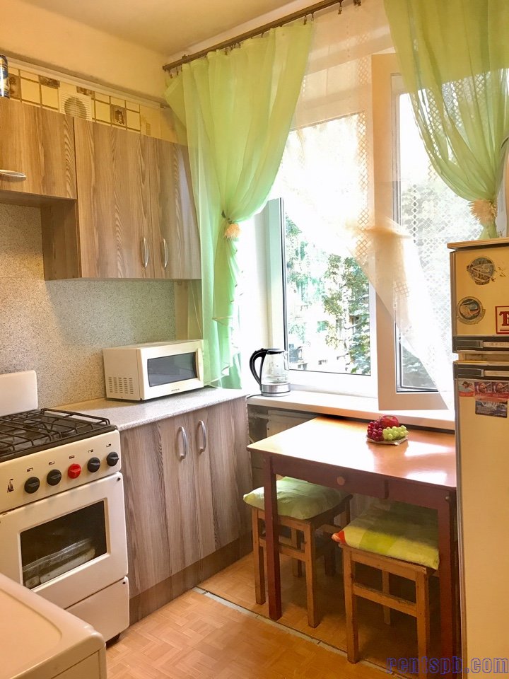 Сдам у метро квартиру , Бухарестская улица, 27к2