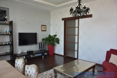 Продам квартиру     
4-к квартира  155 м²  на 4 этаже  12-этажного кирпичного дома