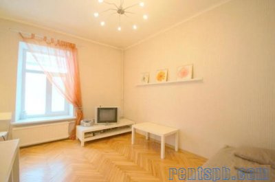 Сдам квартиру  посуточно     
Студия  26 м²  на 3 этаже  3-этажного кирпичного дома