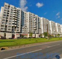 Сдам у метро квартиру на длительный срок