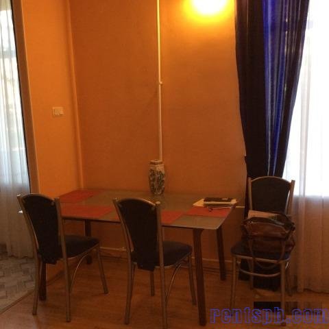 Сдам квартиру  посуточно     
3-к квартира  80 м²  на 2 этаже  7-этажного монолитного дома