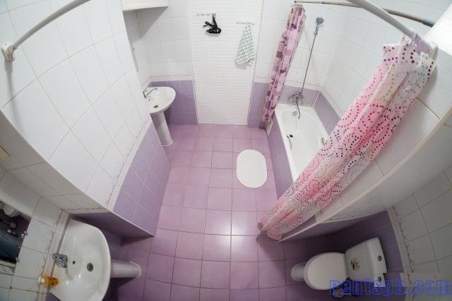 Сдам комнату  посуточно     
Комната 32 м²  в 4-к квартире  на 5 этаже  6-этажного блочного дома