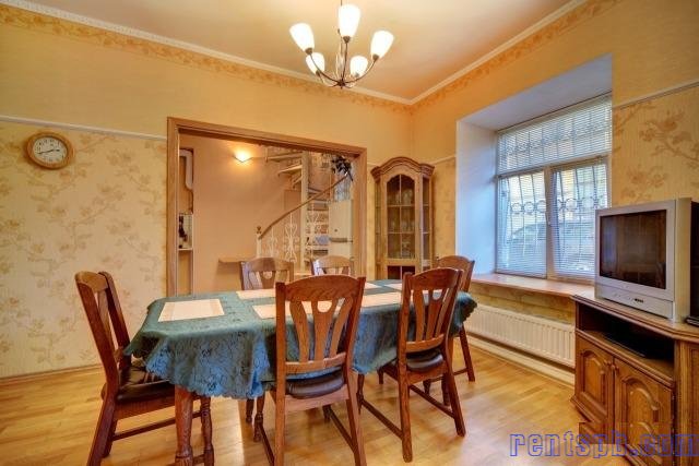 Сдам квартиру  посуточно     
3-к квартира  120 м²  на 2 этаже  6-этажного кирпичного дома