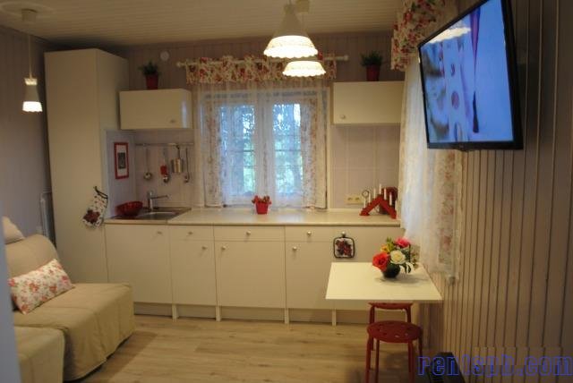 Сдам  дом  посуточно     
1-этажный дом 30 м²  ( бревно )  на участке 1.5 га  , Приозерское шоссе  , 160 км до города
