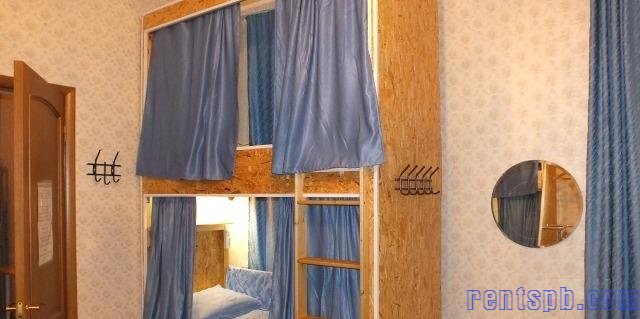 Сдам комнату  посуточно     
Комната 24 м²  в 4-к квартире  на 1 этаже  5-этажного блочного дома