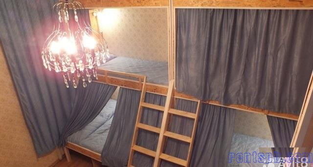 Сдам комнату  посуточно     
Комната 24 м²  в 4-к квартире  на 1 этаже  5-этажного блочного дома