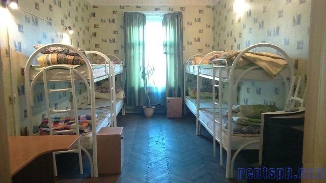 Сдам комнату  посуточно     
Комната 18 м²  в 4-к квартире  на 2 этаже  3-этажного кирпичного дома