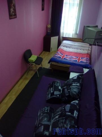 Сдам комнату  посуточно     
Комната 18 м²  в 3-к квартире  на 1 этаже  5-этажного монолитного дома