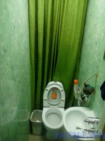 Сдам комнату  посуточно     
Комната 18 м²  в 3-к квартире  на 1 этаже  5-этажного монолитного дома