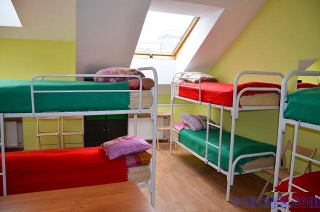 Сдам комнату  посуточно     
Комната 20 м²  в многокомнатной квартире  на 4 этаже  6-этажного кирпичного дома