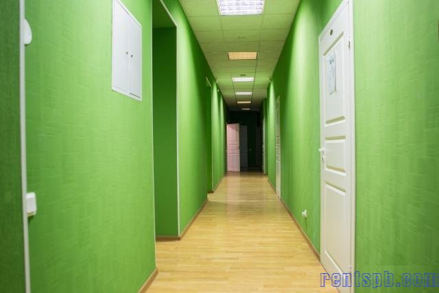 Сдам комнату  посуточно     
Комната 20 м²  в многокомнатной квартире  на 4 этаже  6-этажного кирпичного дома