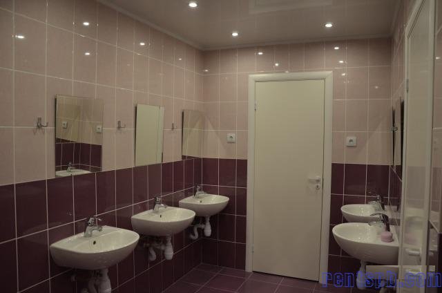 Сдам комнату  посуточно     
Комната 20 м²  в многокомнатной квартире  на 4 этаже  6-этажного кирпичного дома