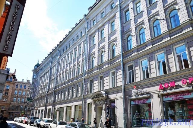 Сдам комнату  посуточно     
Комната 20 м²  в многокомнатной квартире  на 4 этаже  6-этажного кирпичного дома