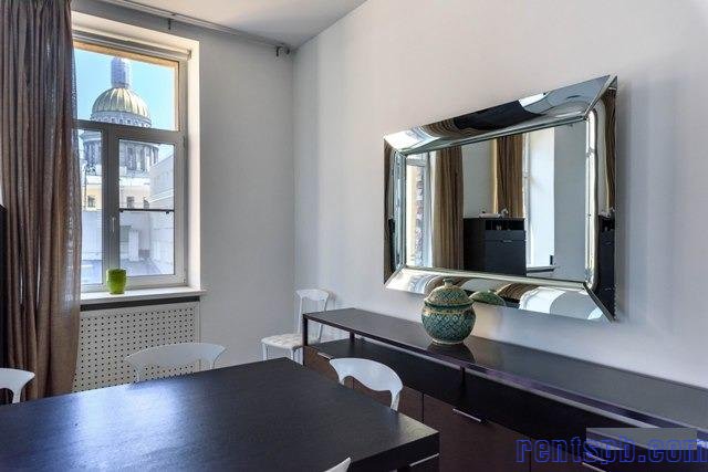 Сдам квартиру     
4-к квартира  175 м²  на 4 этаже  5-этажного кирпичного дома