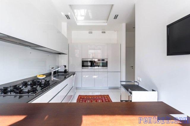 Сдам квартиру     
4-к квартира  175 м²  на 4 этаже  5-этажного кирпичного дома