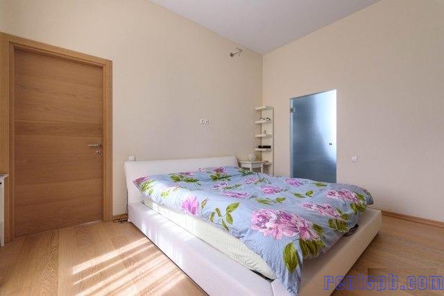 Сдам квартиру     
4-к квартира  175 м²  на 4 этаже  5-этажного кирпичного дома