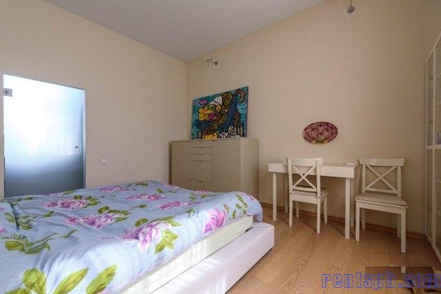 Сдам квартиру     
4-к квартира  175 м²  на 4 этаже  5-этажного кирпичного дома