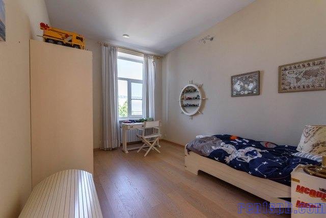 Сдам квартиру     
4-к квартира  175 м²  на 4 этаже  5-этажного кирпичного дома