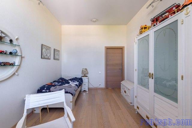 Сдам квартиру     
4-к квартира  175 м²  на 4 этаже  5-этажного кирпичного дома