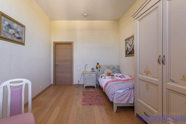 Сдам квартиру     
4-к квартира  175 м²  на 4 этаже  5-этажного кирпичного дома