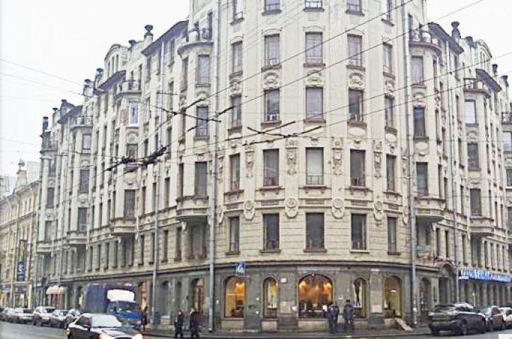 Продам квартиру напротив- 200 метров от   метро Петроградская