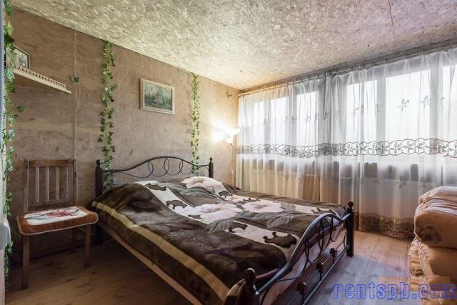 Сдам  дом  посуточно     
2-этажный дом 160 м²  ( бревно )  на участке 8 сот.  , Красносельское шоссе  , 10 км до города