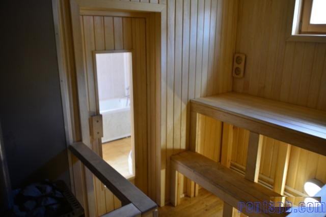 Сдам  коттедж  посуточно     
2-этажный коттедж 125 м²  ( брус )  на участке 21 сот.  , Приозерское шоссе  , 68 км до города