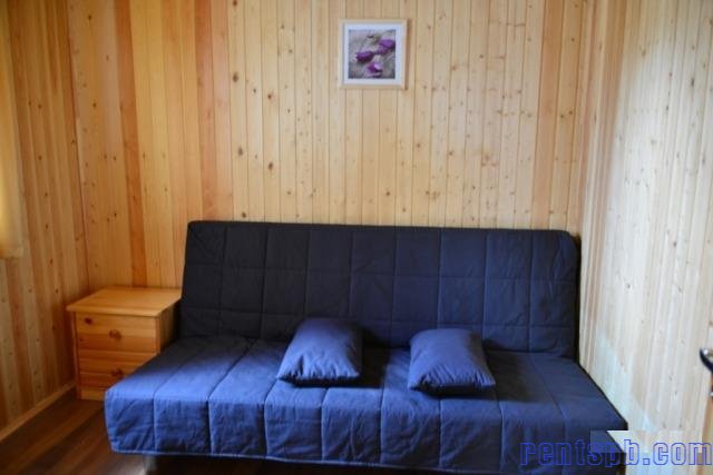 Сдам  коттедж  посуточно     
2-этажный коттедж 125 м²  ( брус )  на участке 21 сот.  , Приозерское шоссе  , 68 км до города