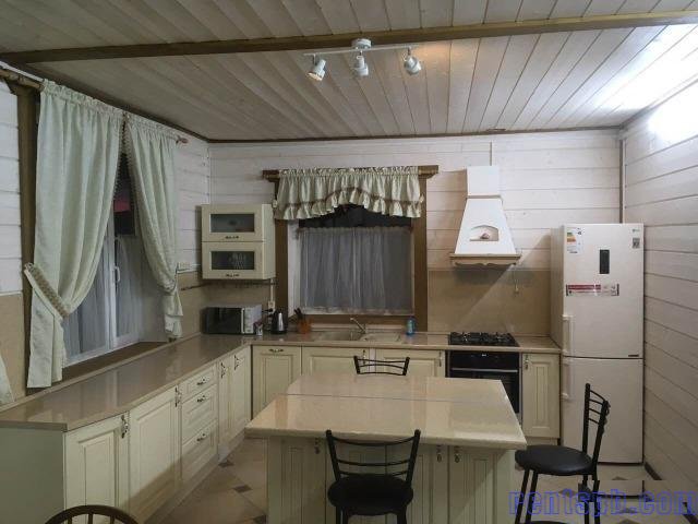 Сдам  дом  посуточно     
2-этажный дом 250 м²  ( брус )  на участке 20 сот.  , Приозерское шоссе  , 30 км до города