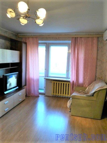 Посуточно у метро Елизаровская сдам квартиру на 5 этаже