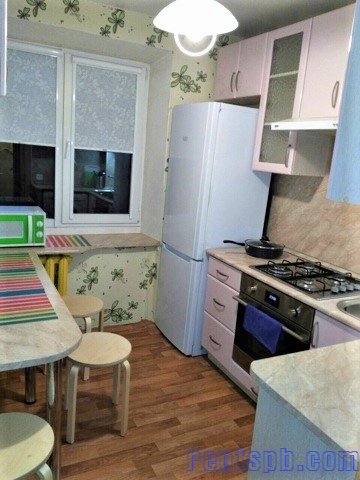 Посуточно у метро Елизаровская сдам квартиру на 5 этаже