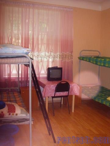 Сдам комнату  посуточно     
Комната 22 м²  в 3-к квартире  на 1 этаже  4-этажного кирпичного дома
