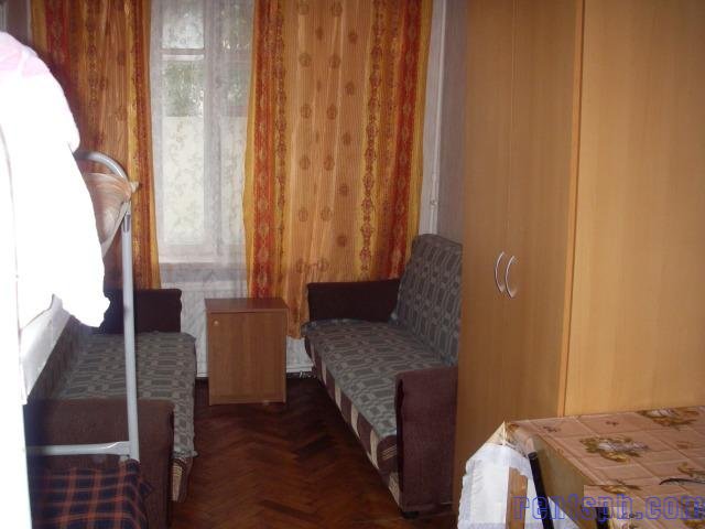 Сдам комнату  посуточно     
Комната 22 м²  в 3-к квартире  на 1 этаже  4-этажного кирпичного дома