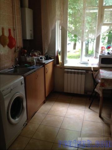 Сдам комнату  посуточно     
Комната 22 м²  в 3-к квартире  на 1 этаже  4-этажного кирпичного дома