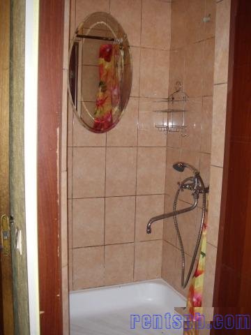 Сдам комнату  посуточно     
Комната 22 м²  в 3-к квартире  на 1 этаже  4-этажного кирпичного дома