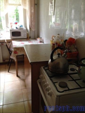 Сдам комнату  посуточно     
Комната 22 м²  в 3-к квартире  на 1 этаже  4-этажного кирпичного дома