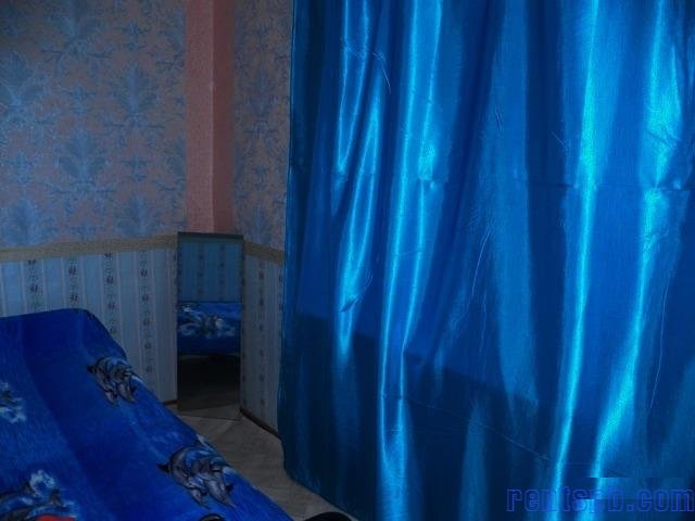 Сдам комнату  посуточно     
Комната 7 м²  в 3-к квартире  на 1 этаже  4-этажного кирпичного дома