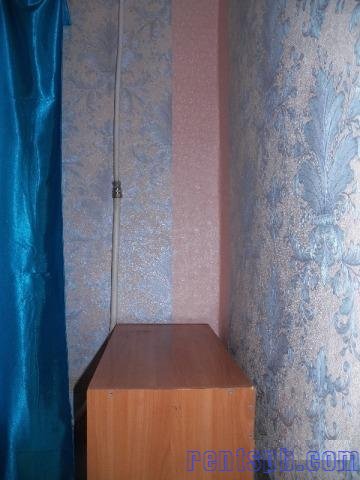 Сдам комнату  посуточно     
Комната 7 м²  в 3-к квартире  на 1 этаже  4-этажного кирпичного дома