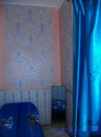 Сдам комнату  посуточно     
Комната 7 м²  в 3-к квартире  на 1 этаже  4-этажного кирпичного дома