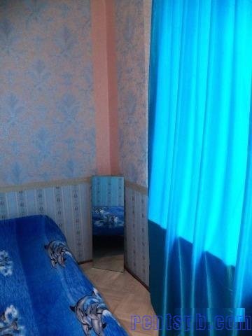 Сдам комнату  посуточно     
Комната 7 м²  в 3-к квартире  на 1 этаже  4-этажного кирпичного дома